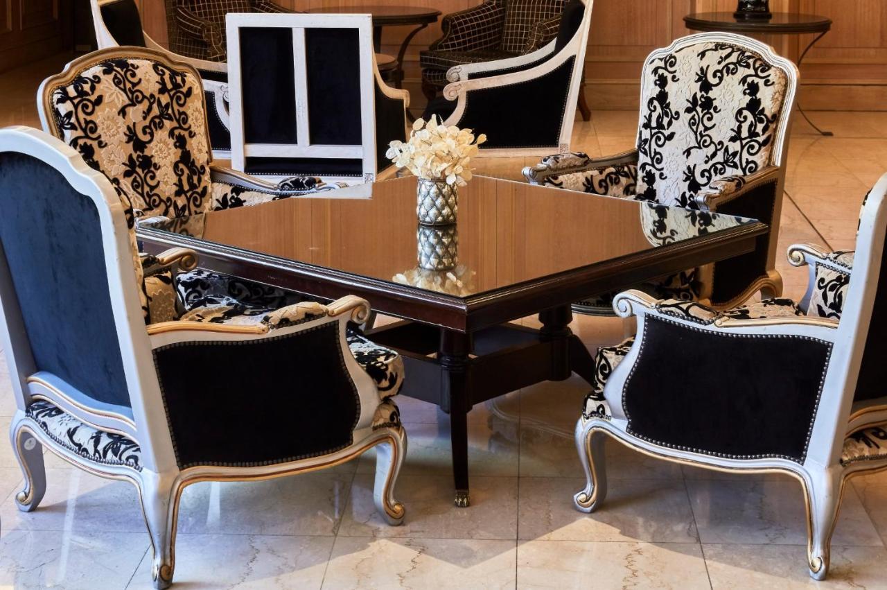 Diplomatichotel Mendoza Ngoại thất bức ảnh A set of chairs and a table