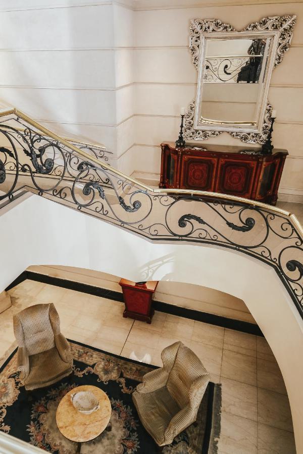 Diplomatichotel Mendoza Ngoại thất bức ảnh Staircase