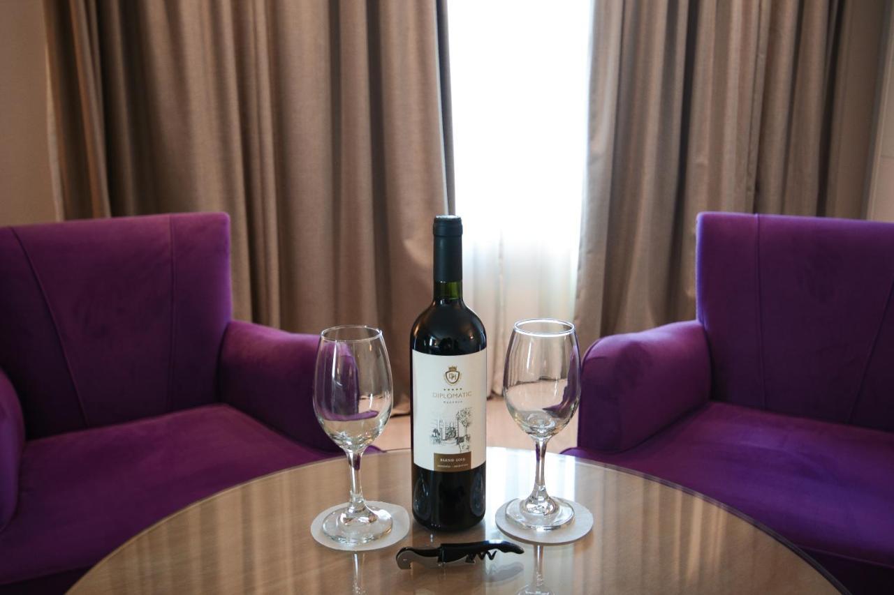 Diplomatichotel Mendoza Ngoại thất bức ảnh A bottle of wine