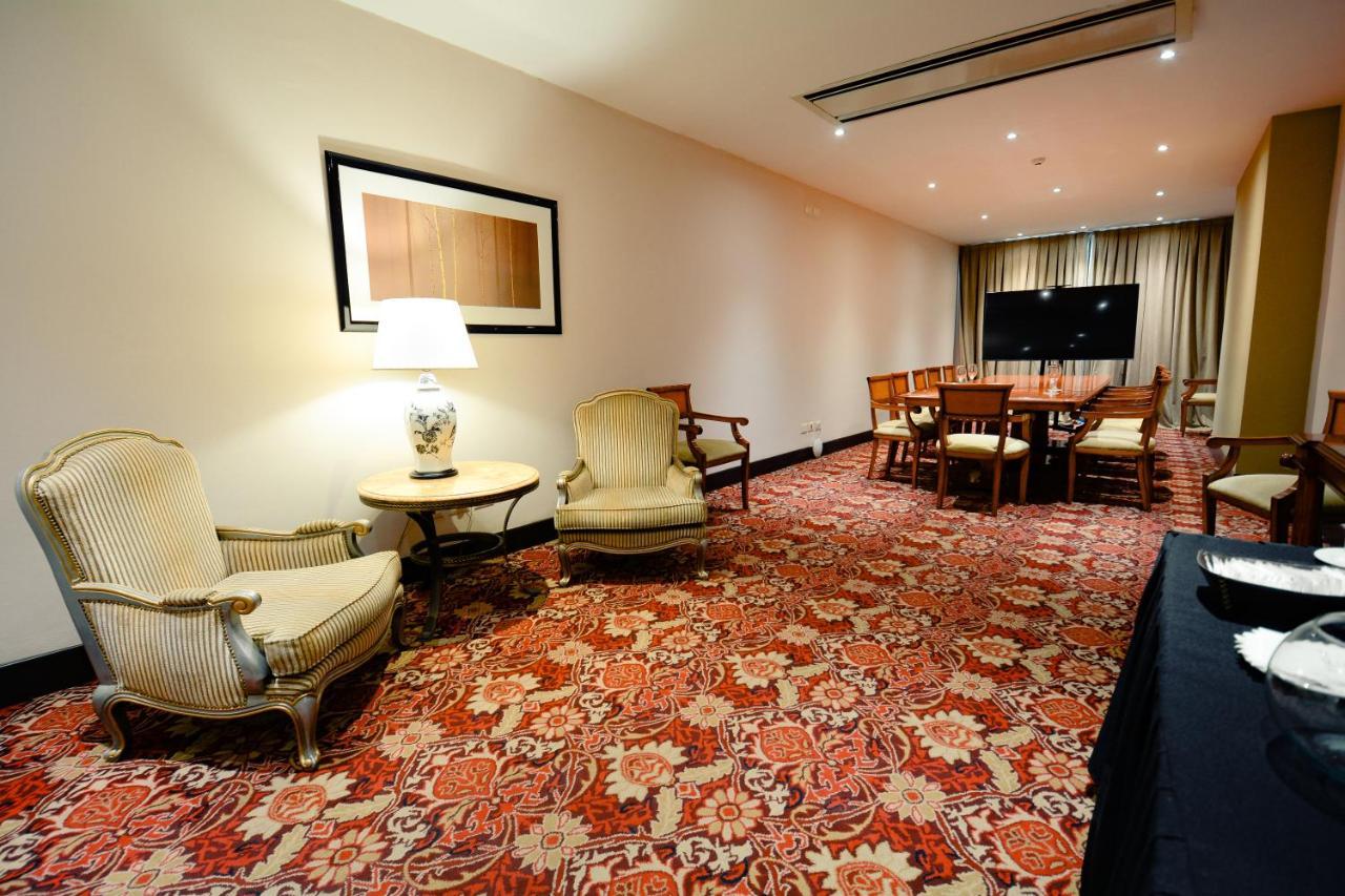 Diplomatichotel Mendoza Ngoại thất bức ảnh A carpet in a hotel room