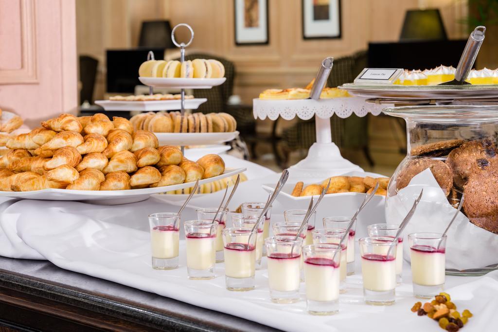 Diplomatichotel Mendoza Ngoại thất bức ảnh A dessert buffet